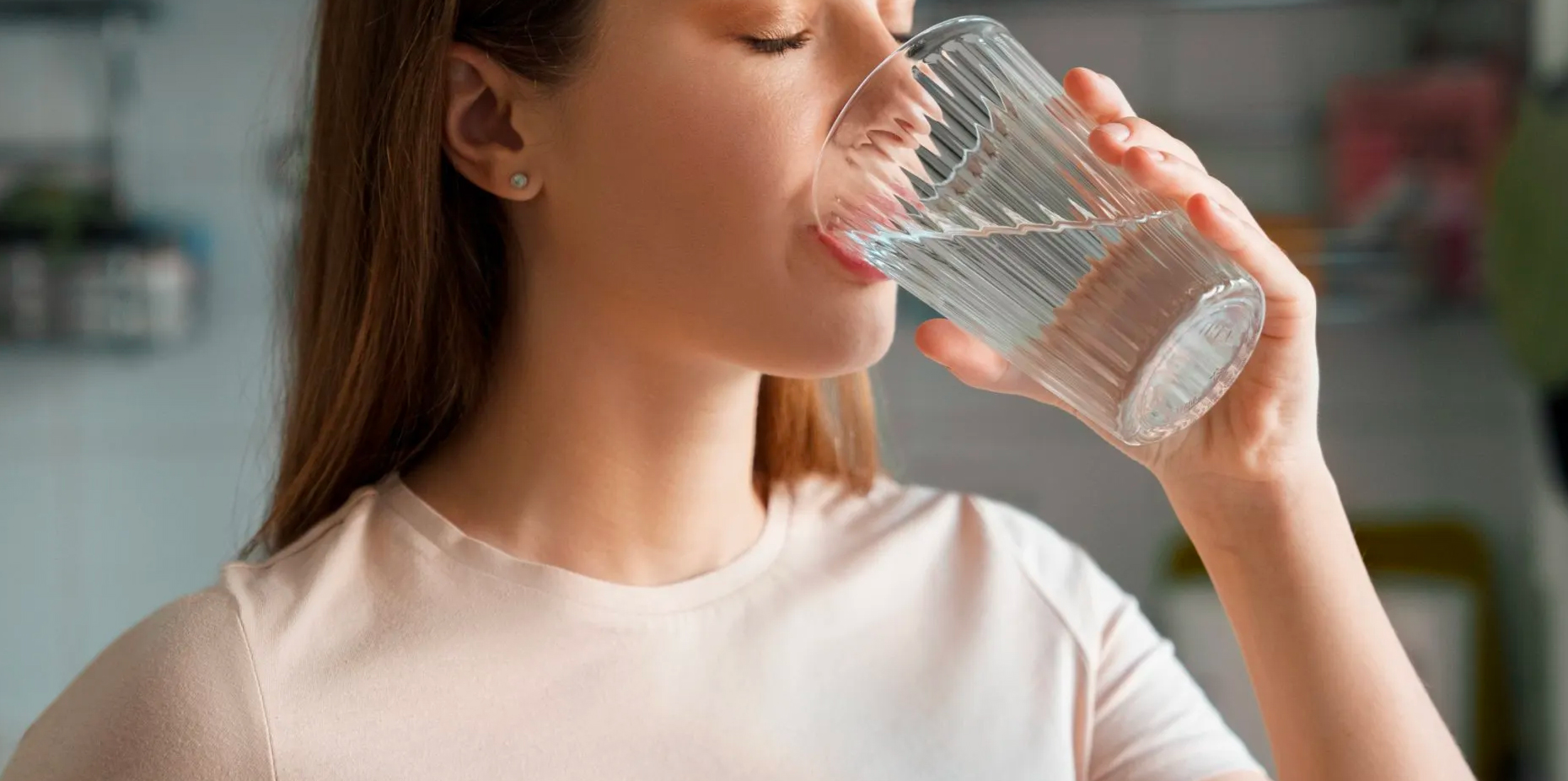 9 Common Mistakes We Make While Drinking Water
